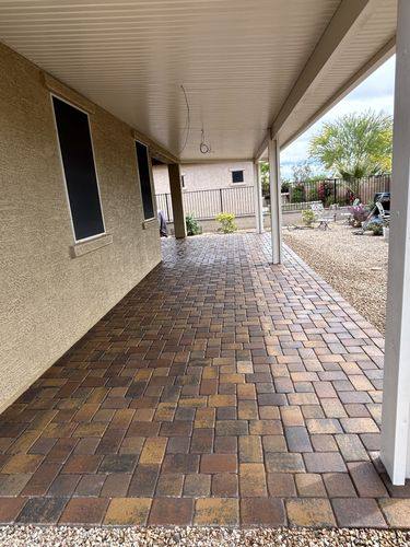 Native Blend Phoenix Pavers running the length of the covered patio